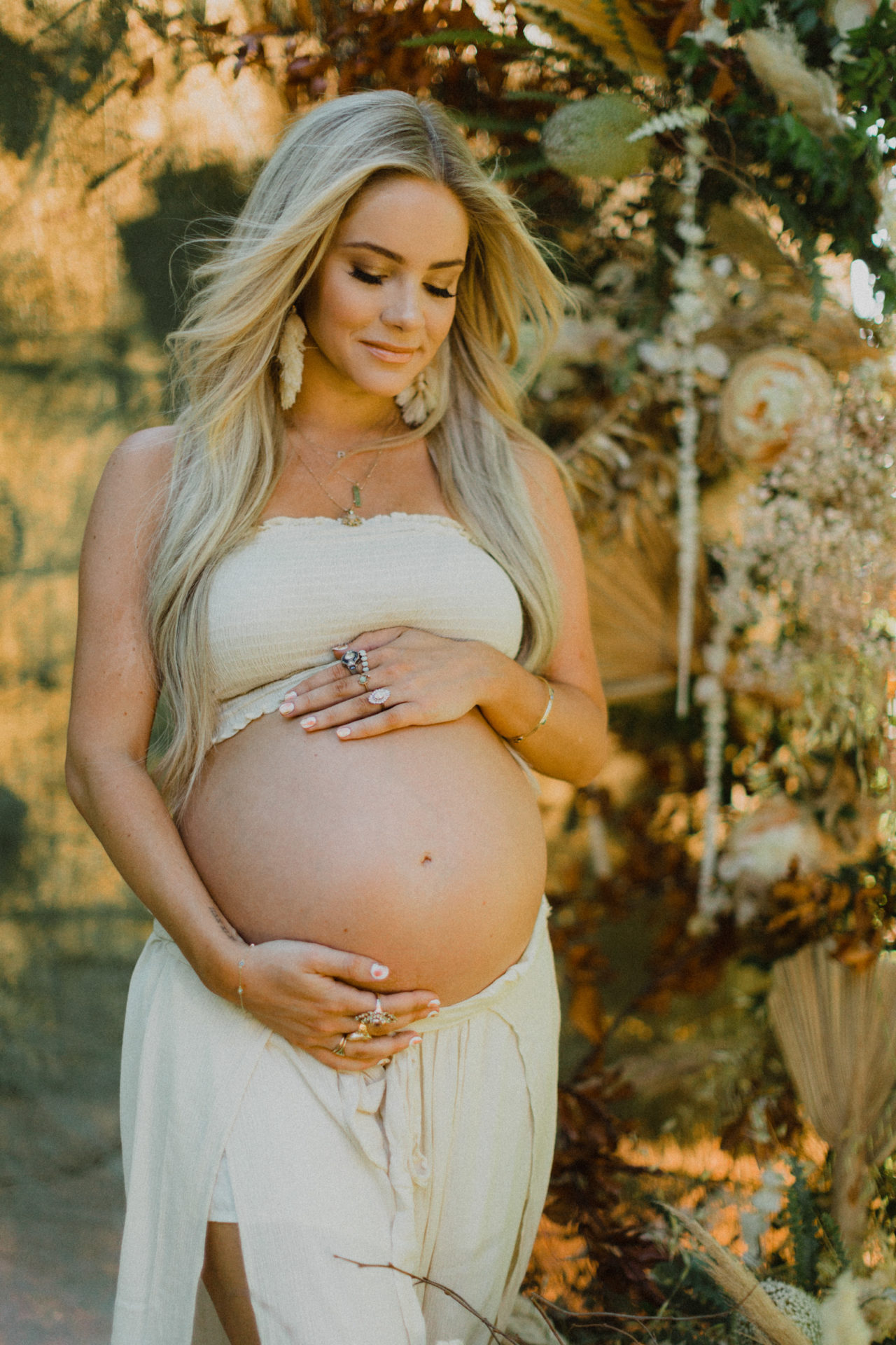 glowing maternity shoot with wild flowers